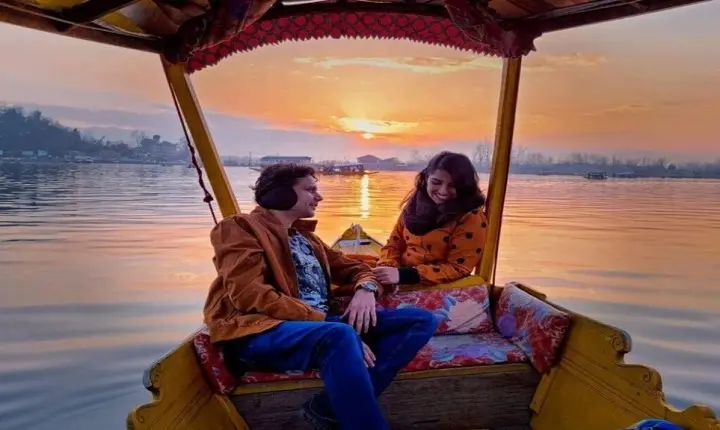 Kashmir Tour Package for Couple Price
